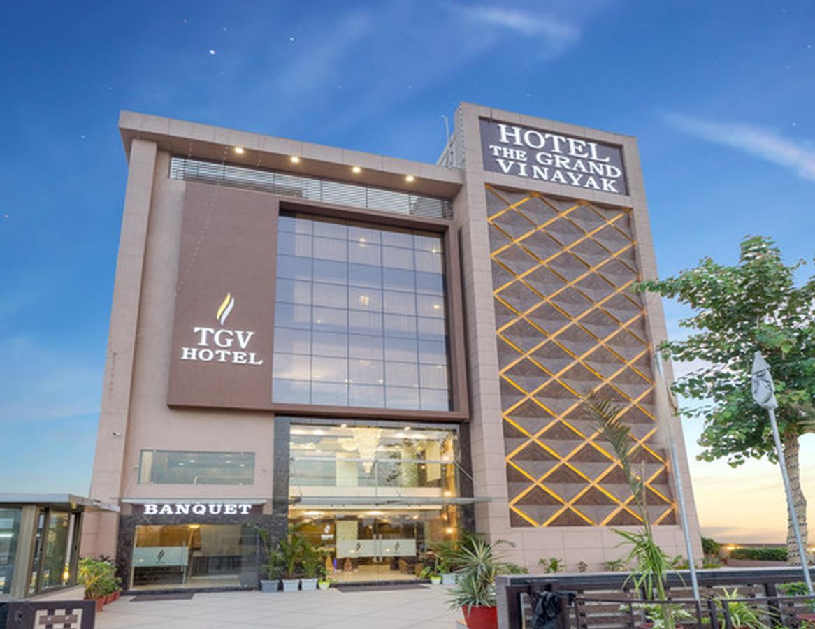 Oyo 13253 The Grand Vinayak Hotel Αχμπανταμπάντ Εξωτερικό φωτογραφία