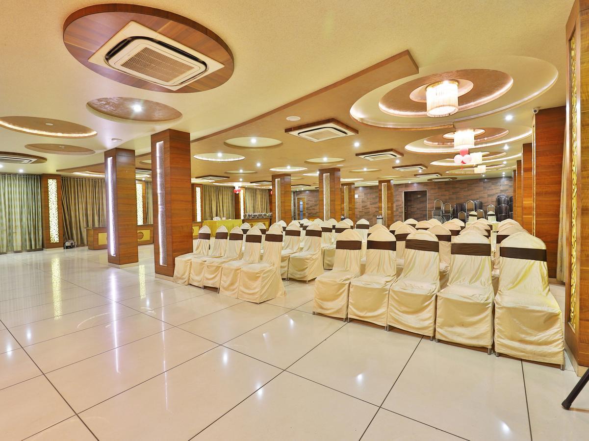 Oyo 13253 The Grand Vinayak Hotel Αχμπανταμπάντ Εξωτερικό φωτογραφία