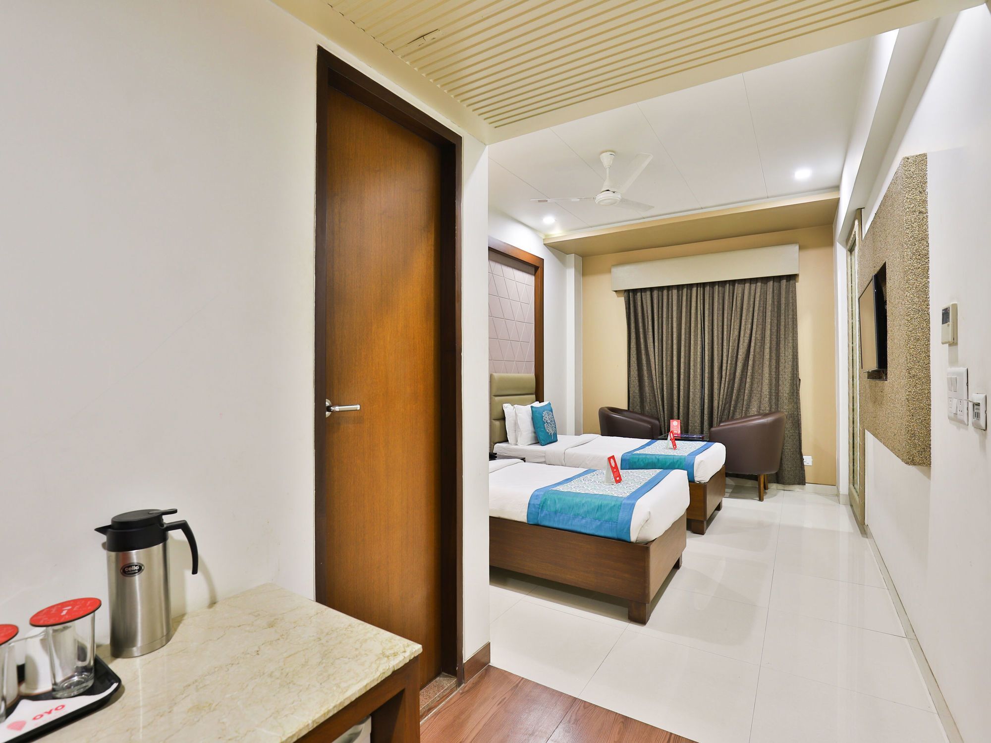 Oyo 13253 The Grand Vinayak Hotel Αχμπανταμπάντ Εξωτερικό φωτογραφία