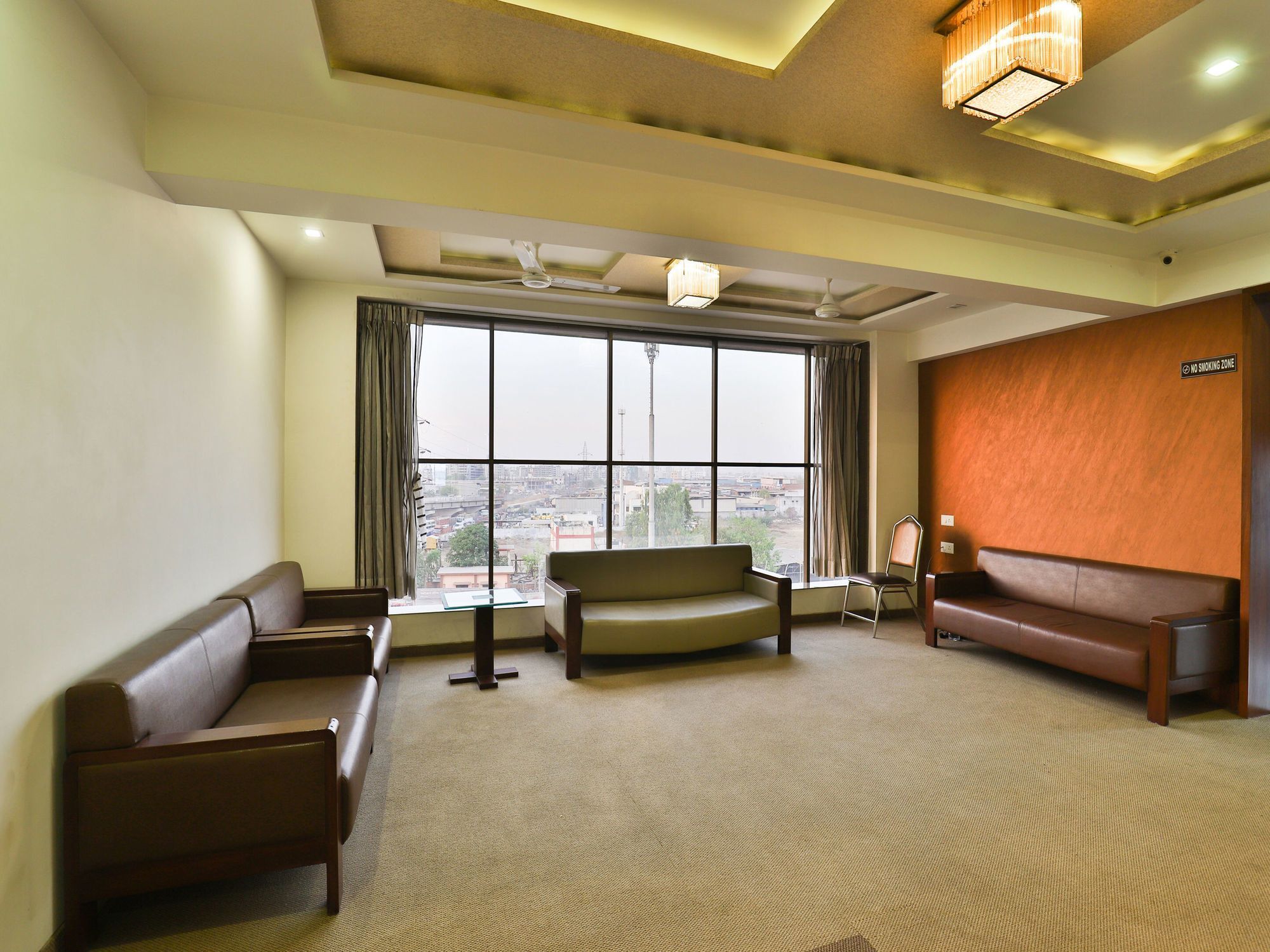 Oyo 13253 The Grand Vinayak Hotel Αχμπανταμπάντ Εξωτερικό φωτογραφία