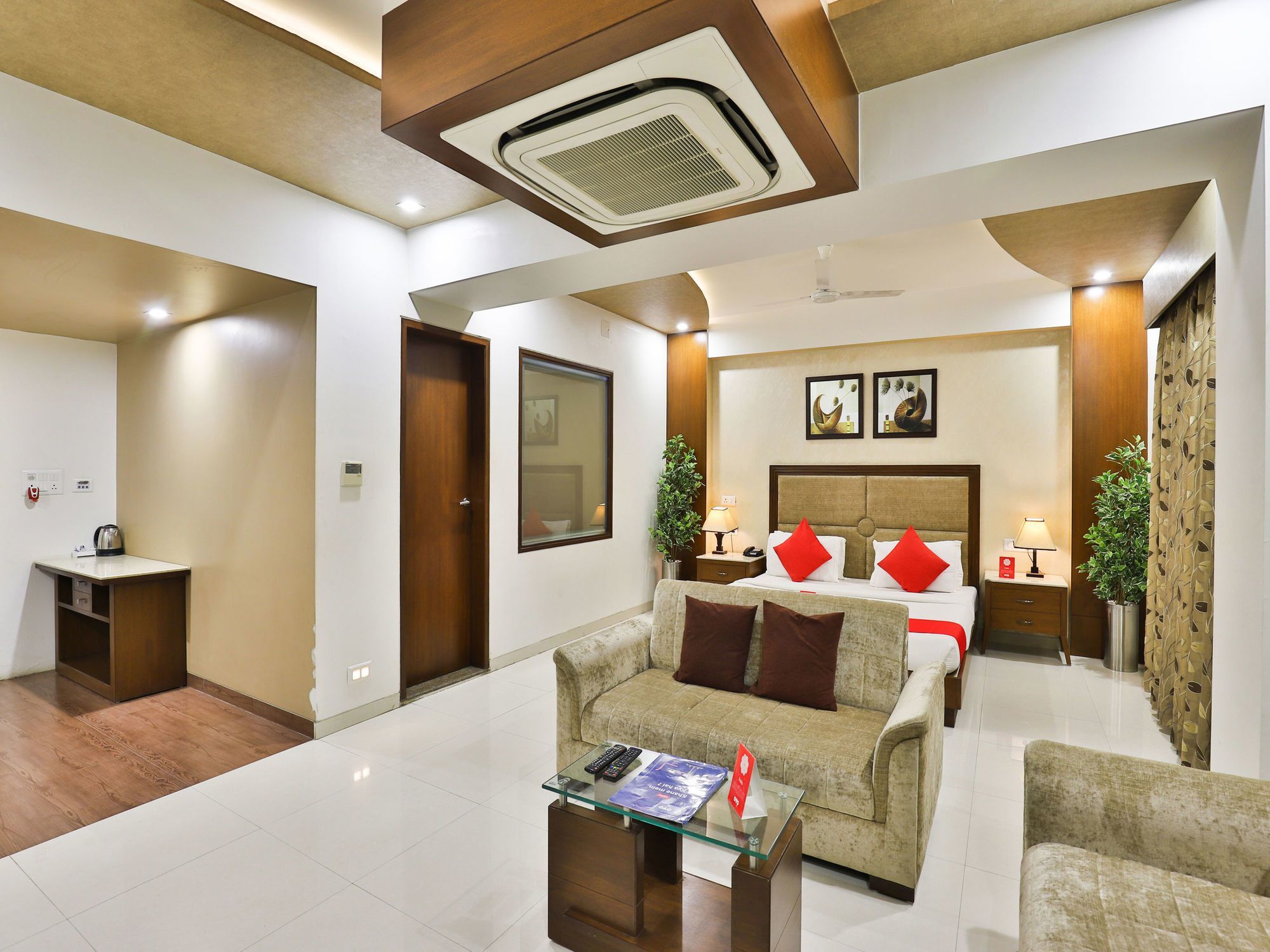 Oyo 13253 The Grand Vinayak Hotel Αχμπανταμπάντ Εξωτερικό φωτογραφία