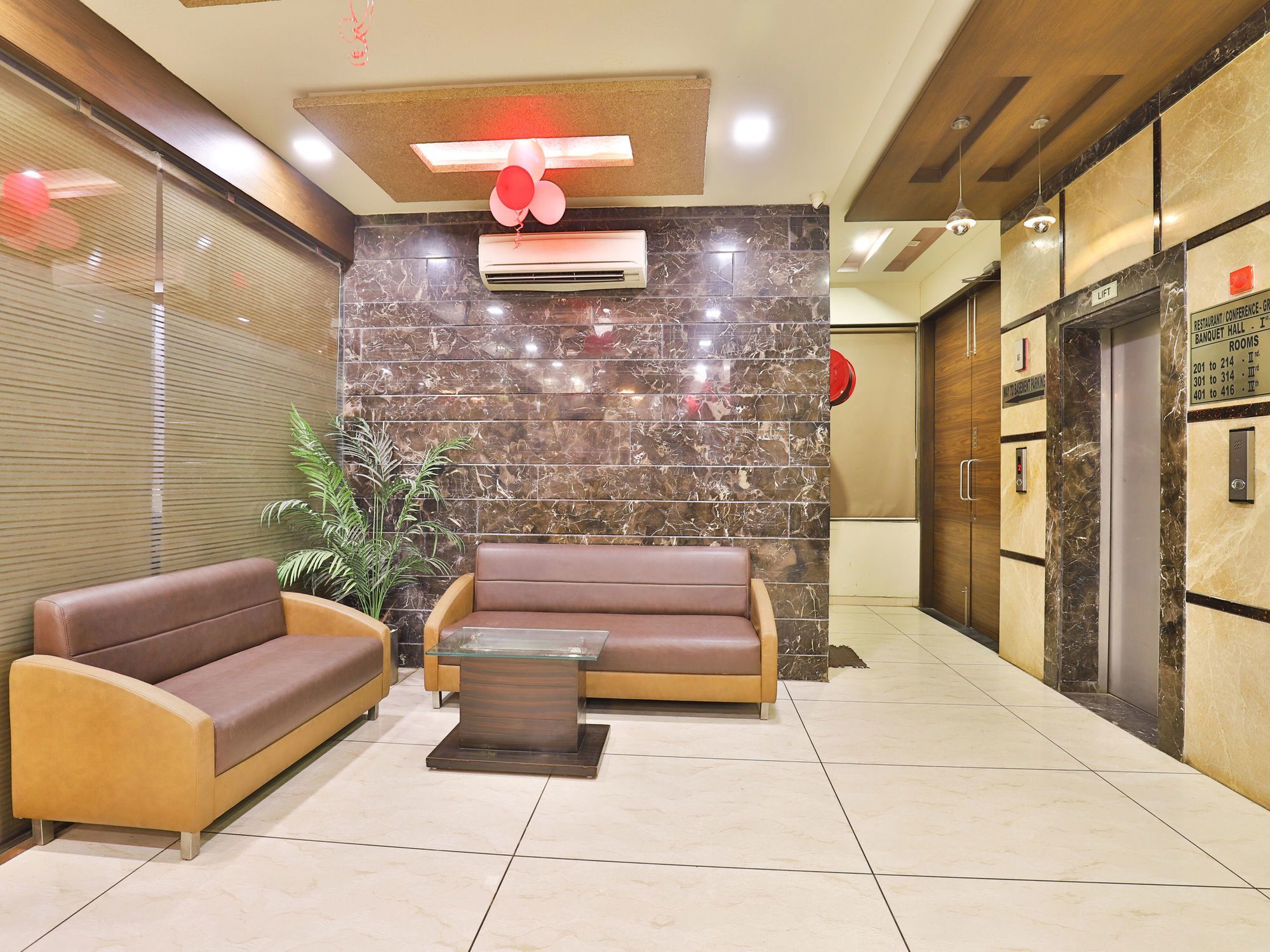Oyo 13253 The Grand Vinayak Hotel Αχμπανταμπάντ Εξωτερικό φωτογραφία