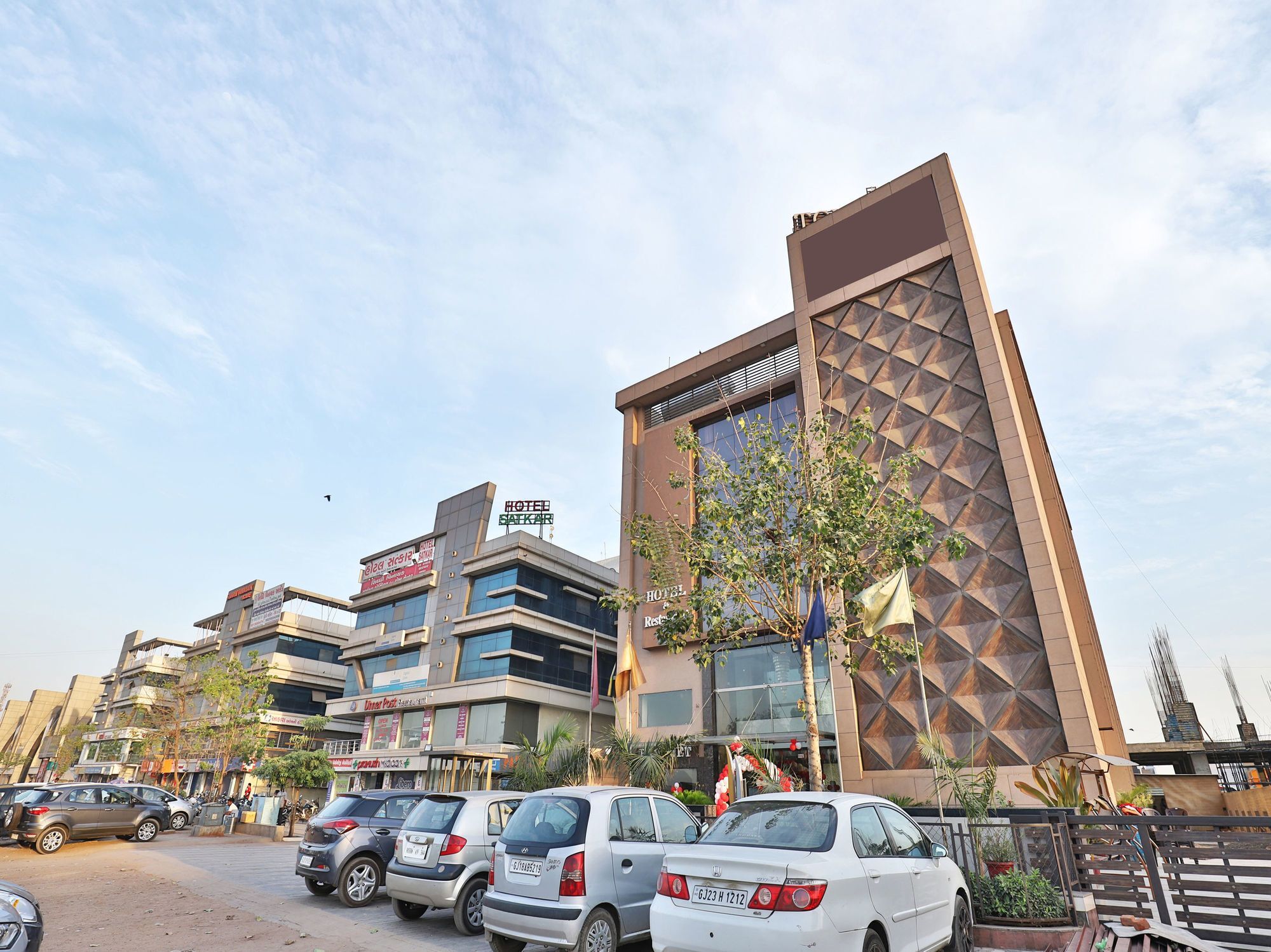 Oyo 13253 The Grand Vinayak Hotel Αχμπανταμπάντ Εξωτερικό φωτογραφία